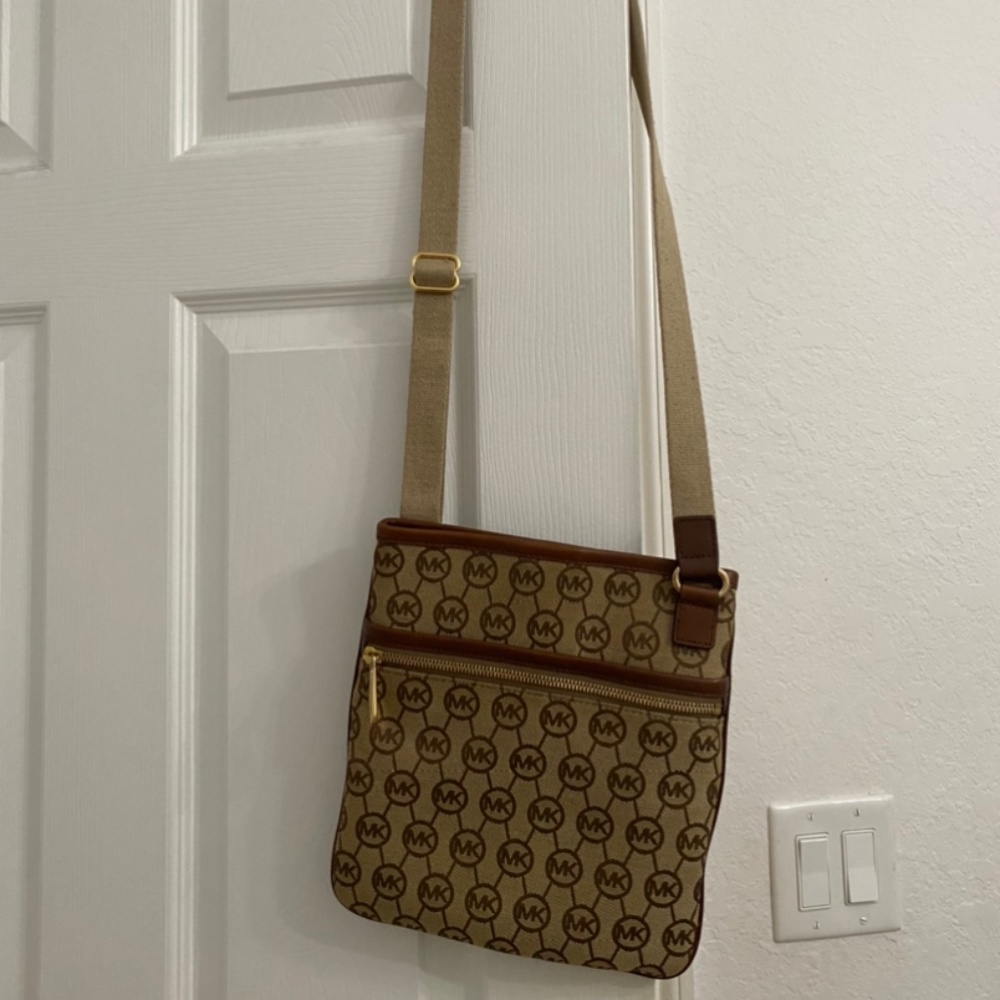 Classic Michael Kors Crossbody Bag